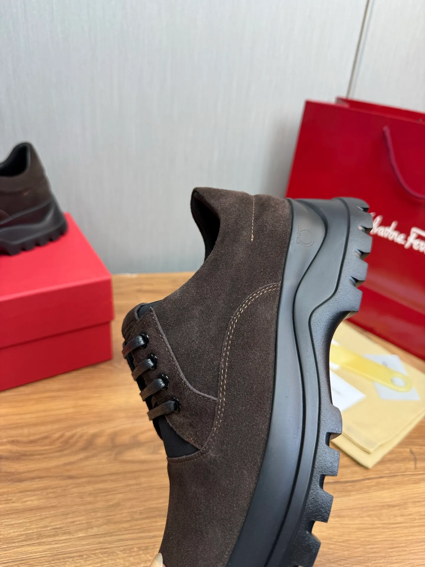 Men's shoes 💰880💰 Ferragamo. [Ferragamo] Men's Loaf leather shoes, the latest hot style, 1:1 original purchase quality, top quality, imported open-edge beaded cowhide leather on the upper, hand-made three-dimensional stitching highlights the round toe design, the inner feet are made of imported cowhide, with original wear-resistant rubber outsole, matching code 39-44, (38, 45 custom-made, non-refundable)